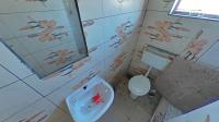Bathroom 1 - 4 square meters of property in Moorton