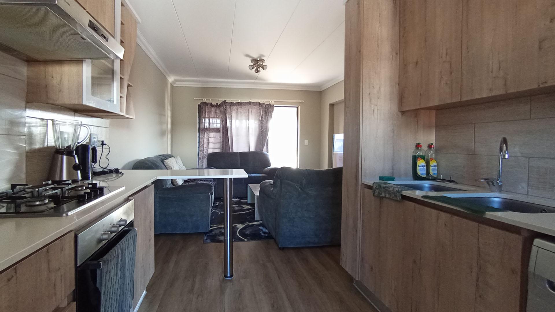 Kitchen - 11 square meters of property in Kameeldrift