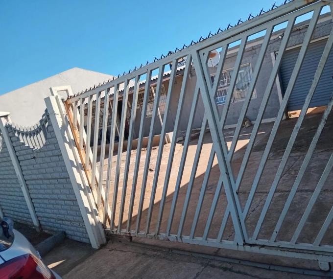 4 Bedroom House for Sale For Sale in Eldorado Park AH - MR677205