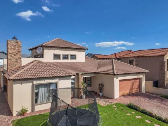 4 Bedroom House for Sale For Sale in Blue Valley Golf Estate - MR677206