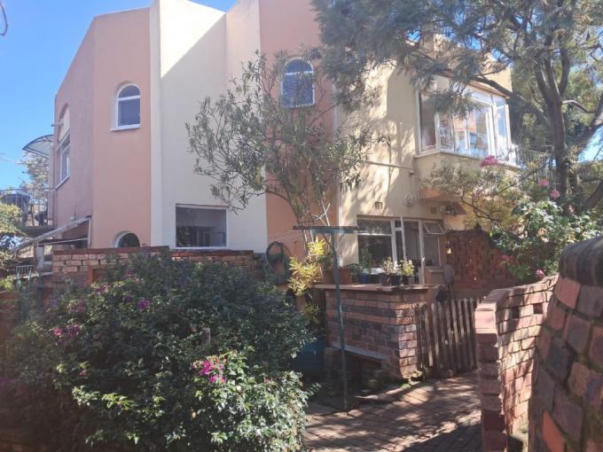 6 Bedroom House for Sale For Sale in Suideroord - MR677249