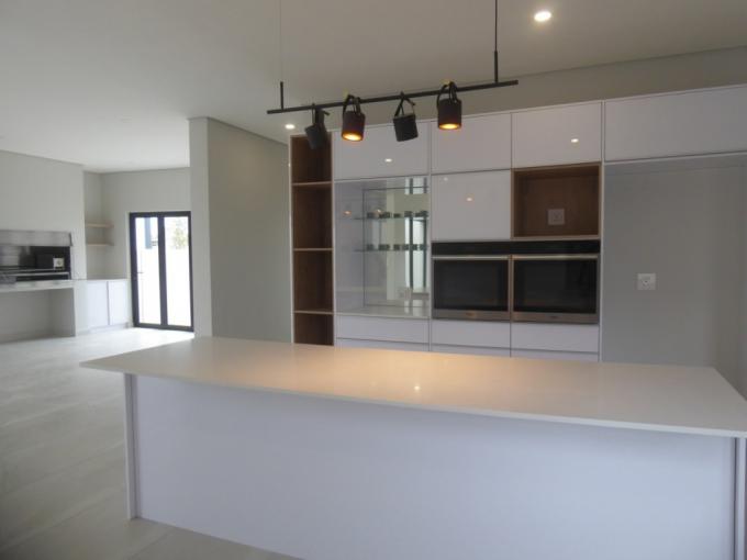 4 Bedroom House for Sale For Sale in The Sandown - MR677315