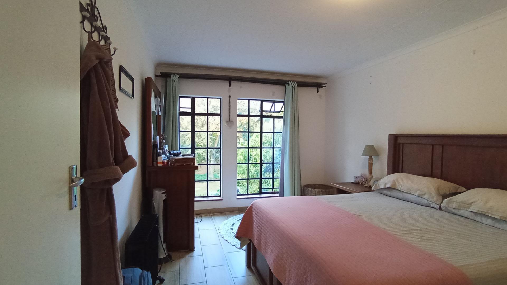 Bed Room 2 - 19 square meters of property in Hennopspark