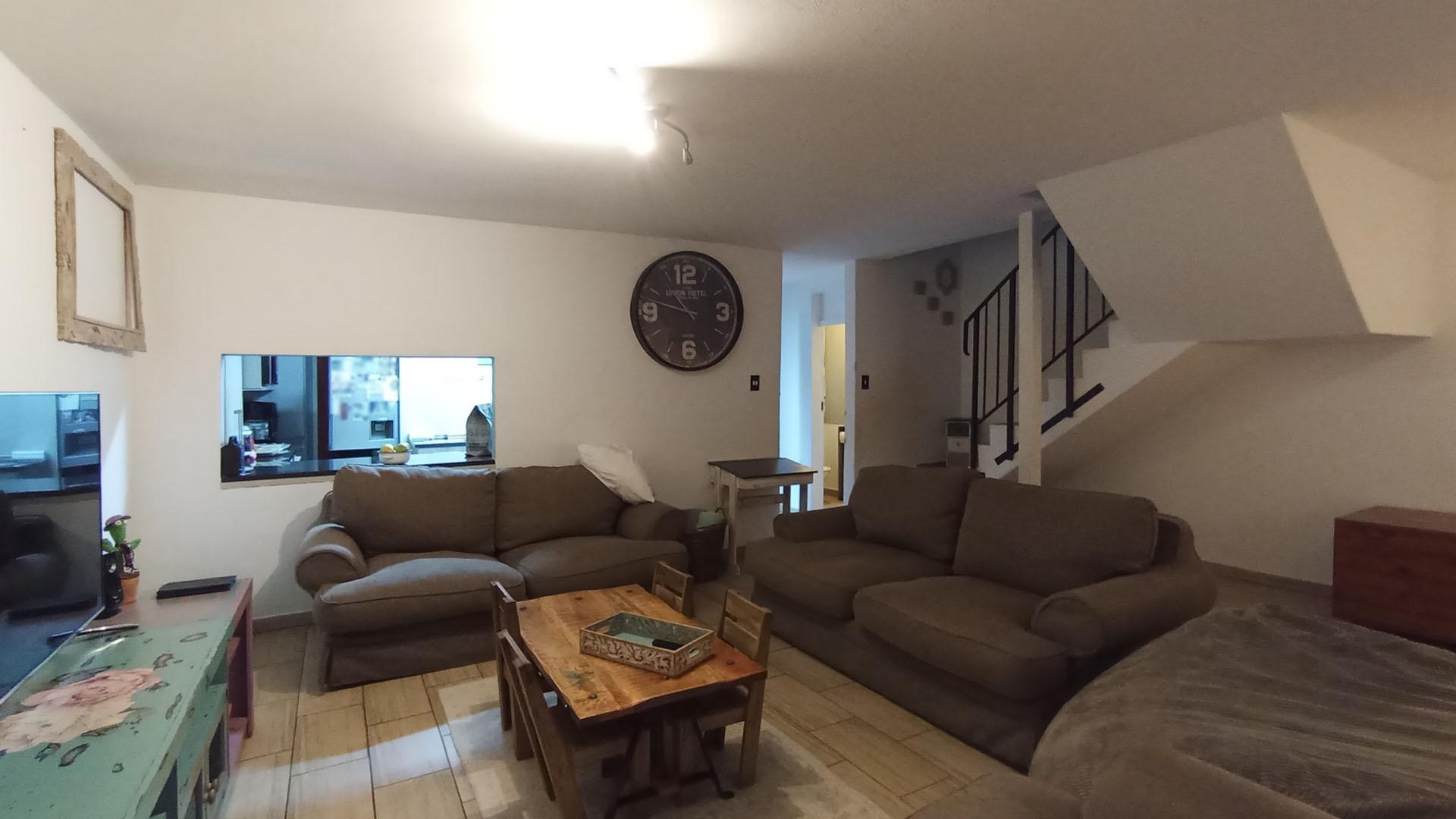 Lounges - 36 square meters of property in Hennopspark