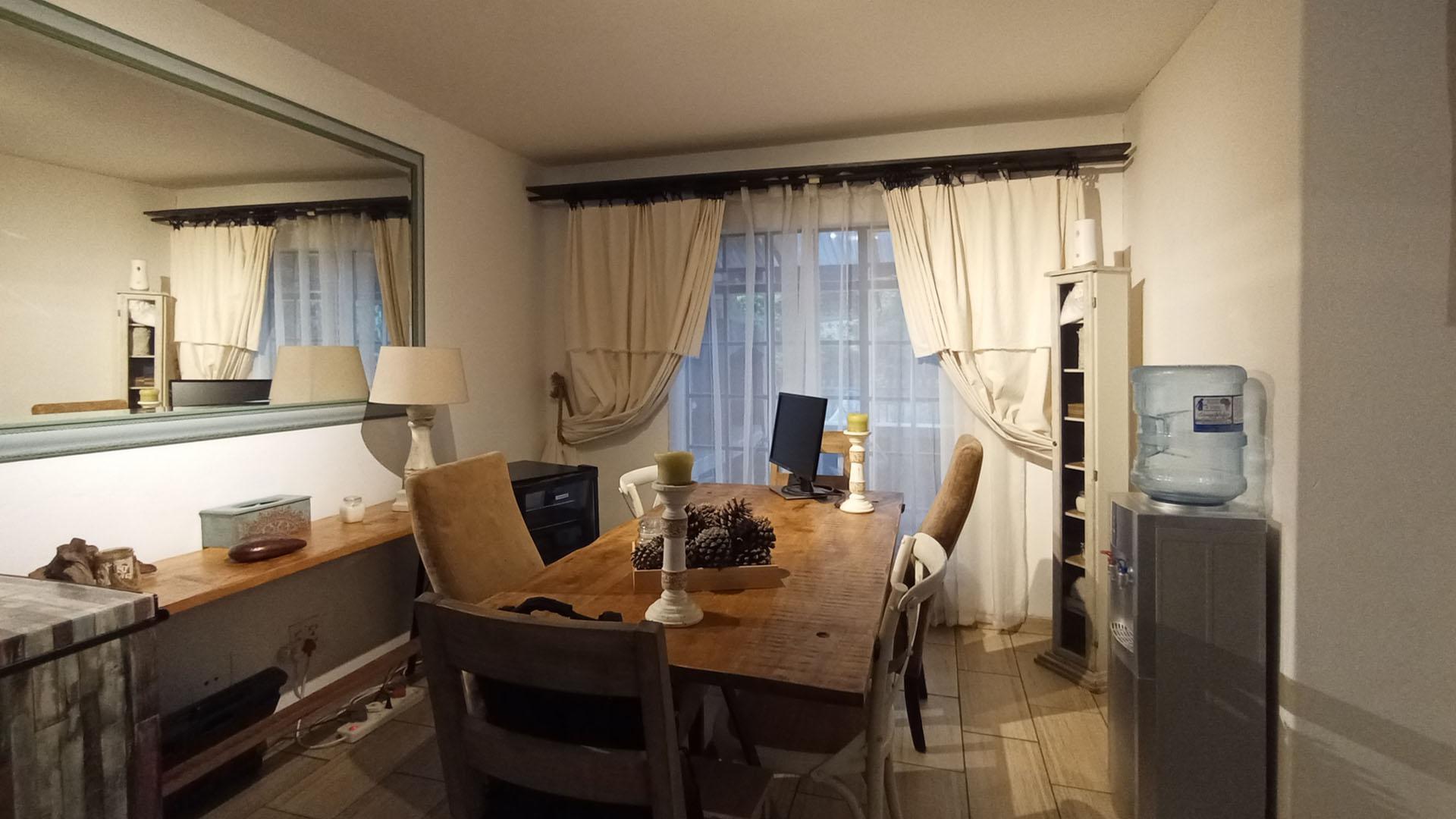 Dining Room - 9 square meters of property in Hennopspark