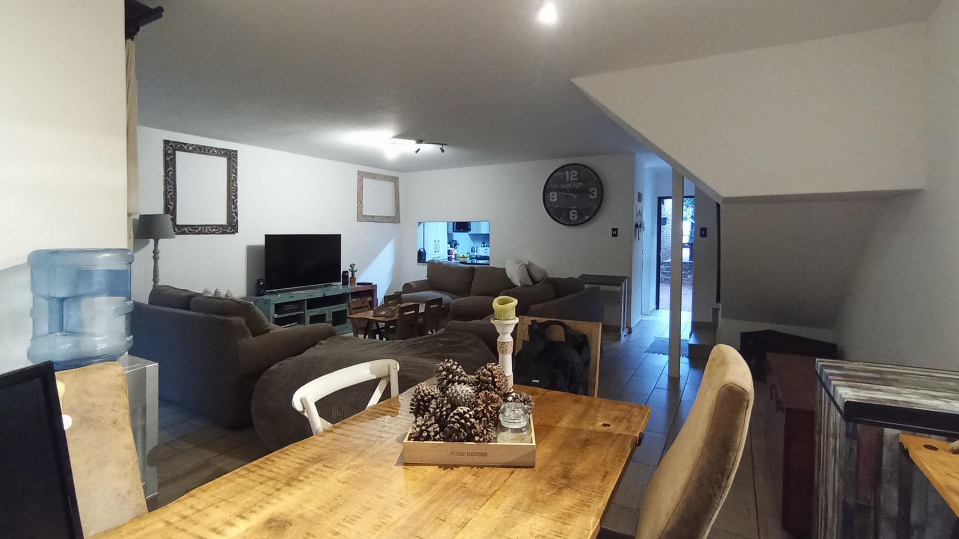 Dining Room - 9 square meters of property in Hennopspark