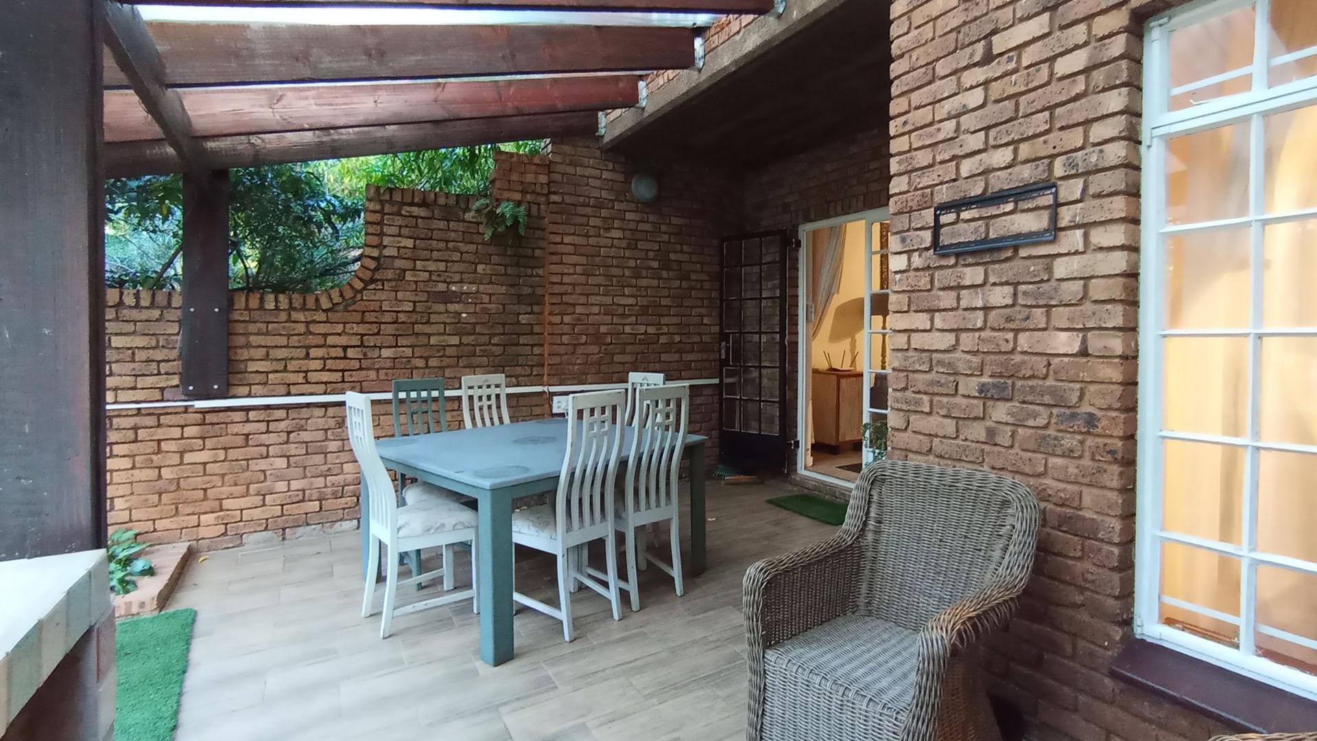 Patio - 19 square meters of property in Hennopspark