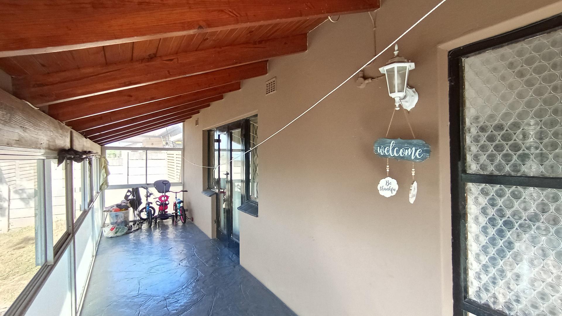 Patio - 46 square meters of property in Yellowwood Park 