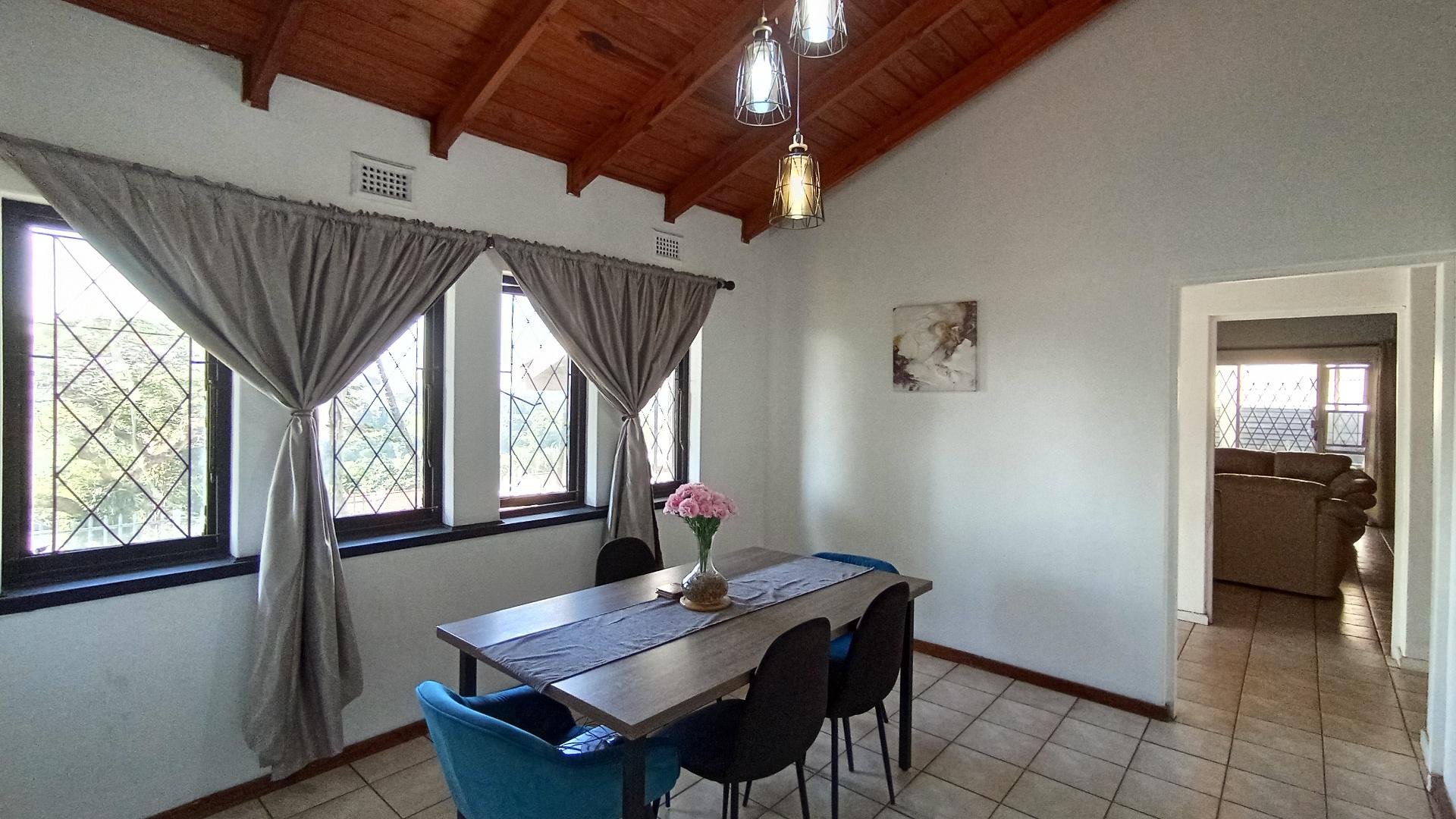 Dining Room - 16 square meters of property in Yellowwood Park 