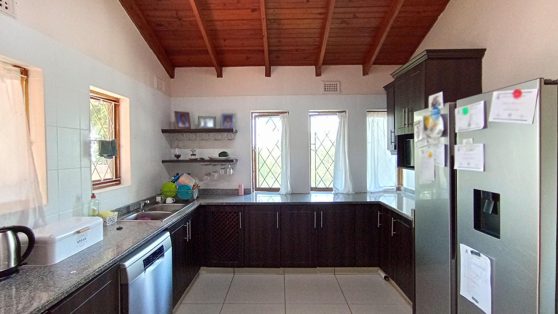 Kitchen - 21 square meters of property in Yellowwood Park 
