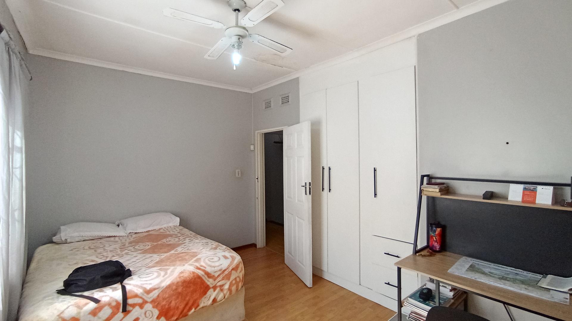 Bed Room 2 - 17 square meters of property in Yellowwood Park 