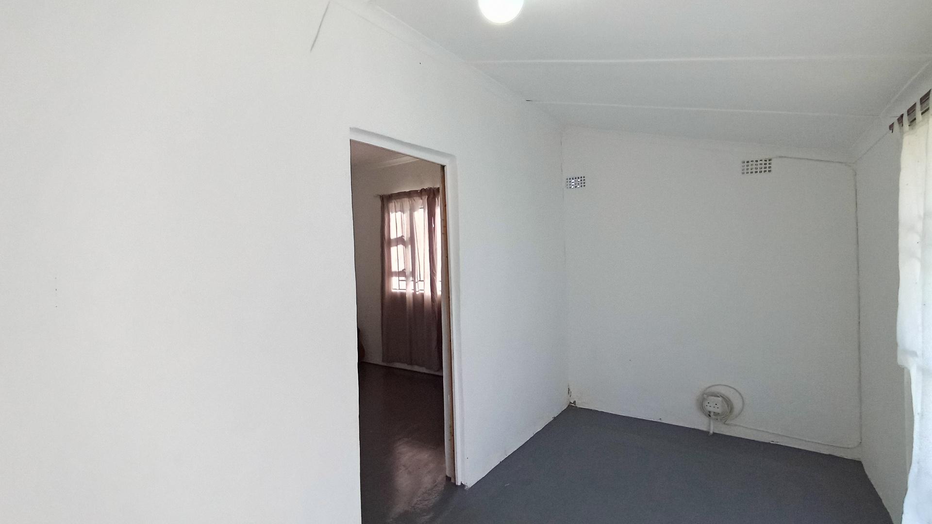 Flatlet - 28 square meters of property in Yellowwood Park 
