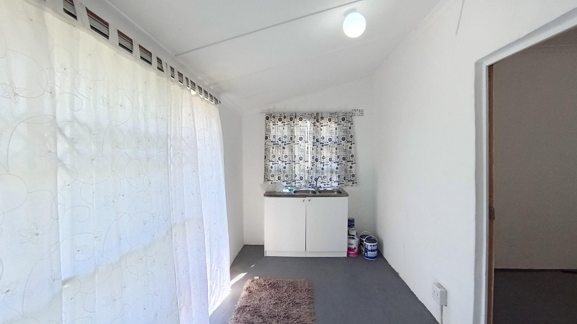 Flatlet - 28 square meters of property in Yellowwood Park 