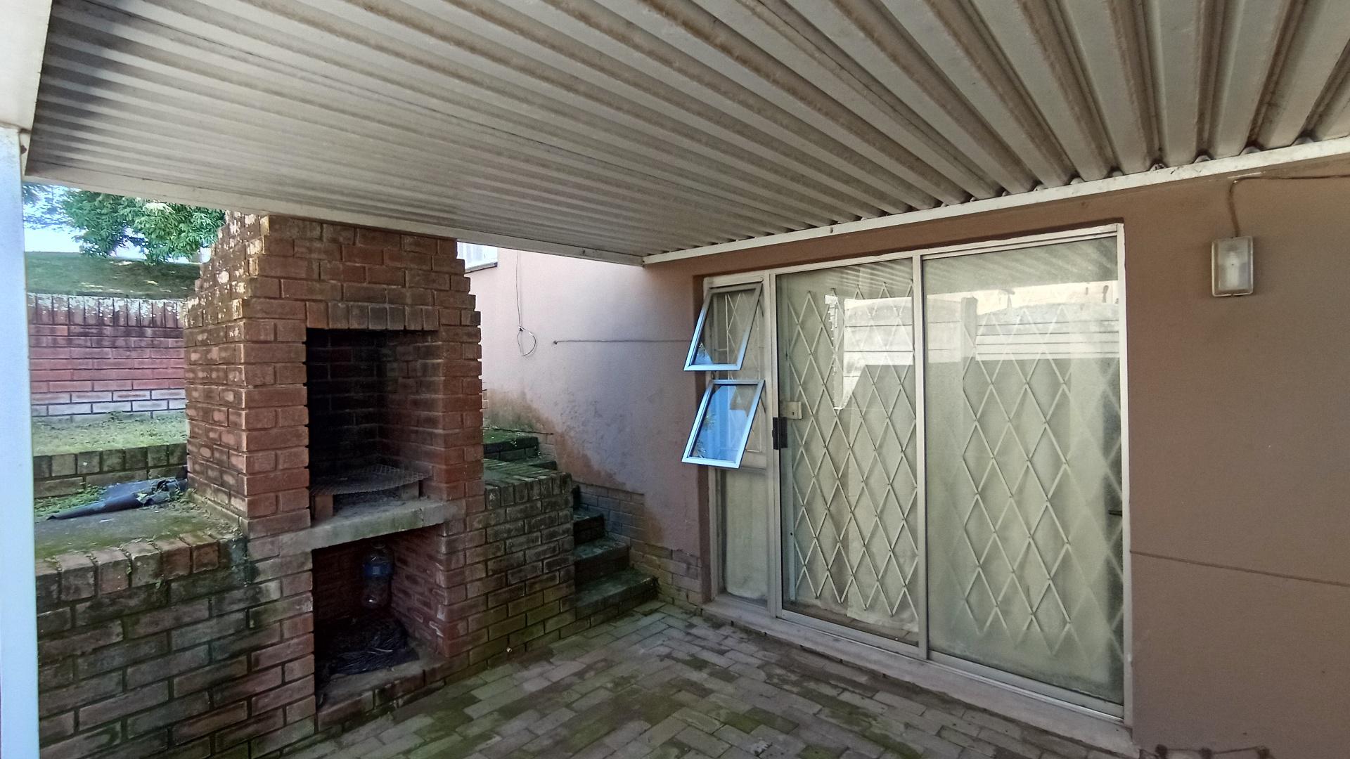 Patio - 46 square meters of property in Yellowwood Park 