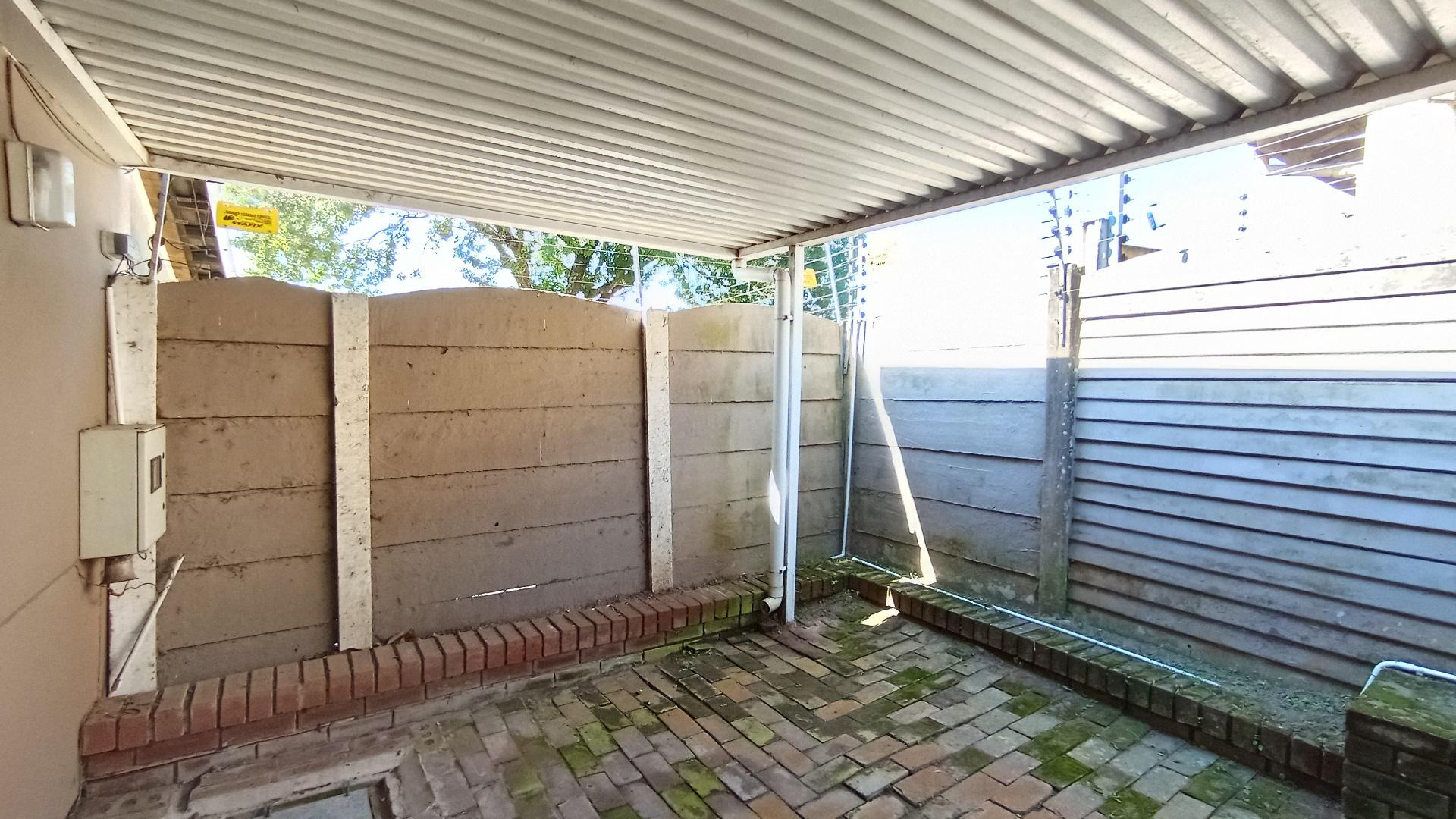 Patio - 46 square meters of property in Yellowwood Park 