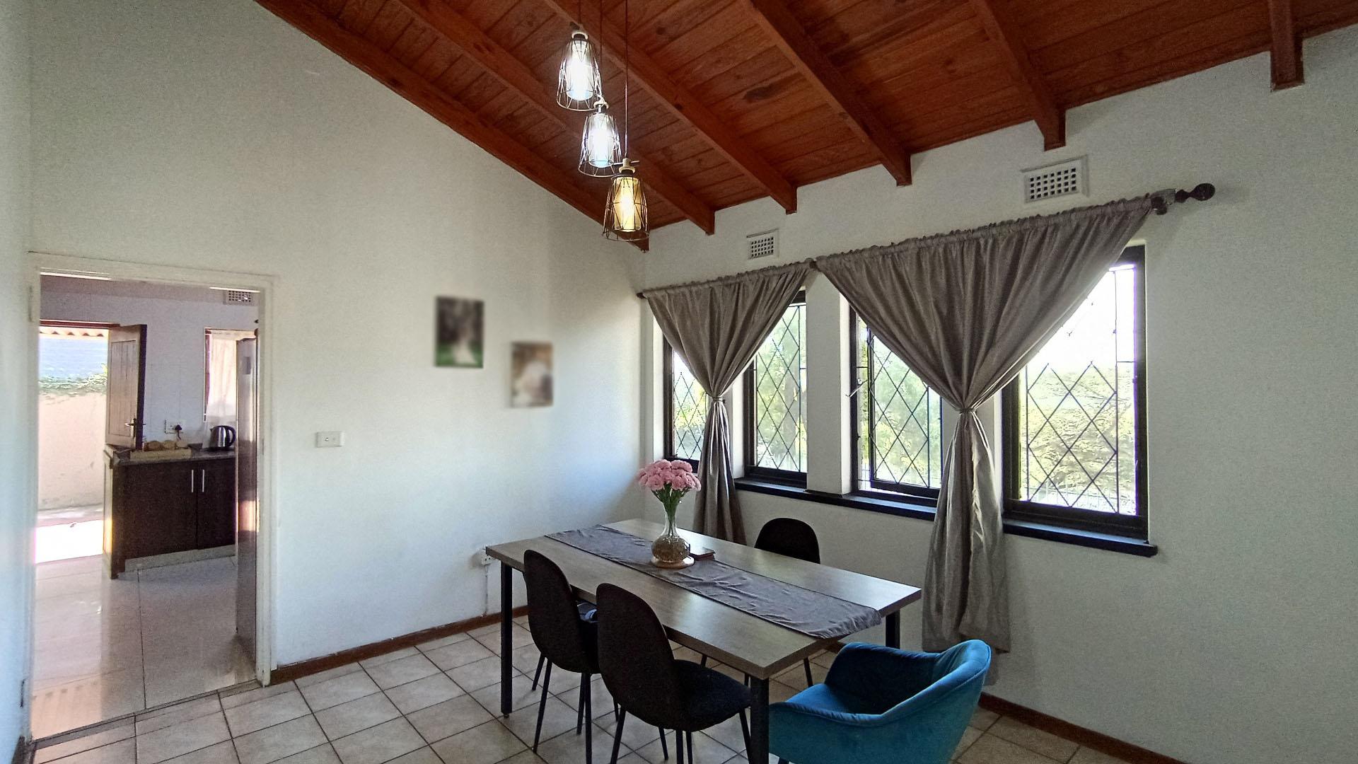 Dining Room - 16 square meters of property in Yellowwood Park 