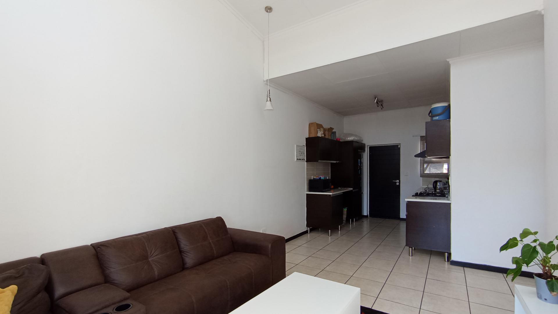 Lounges - 19 square meters of property in Greenstone Hill