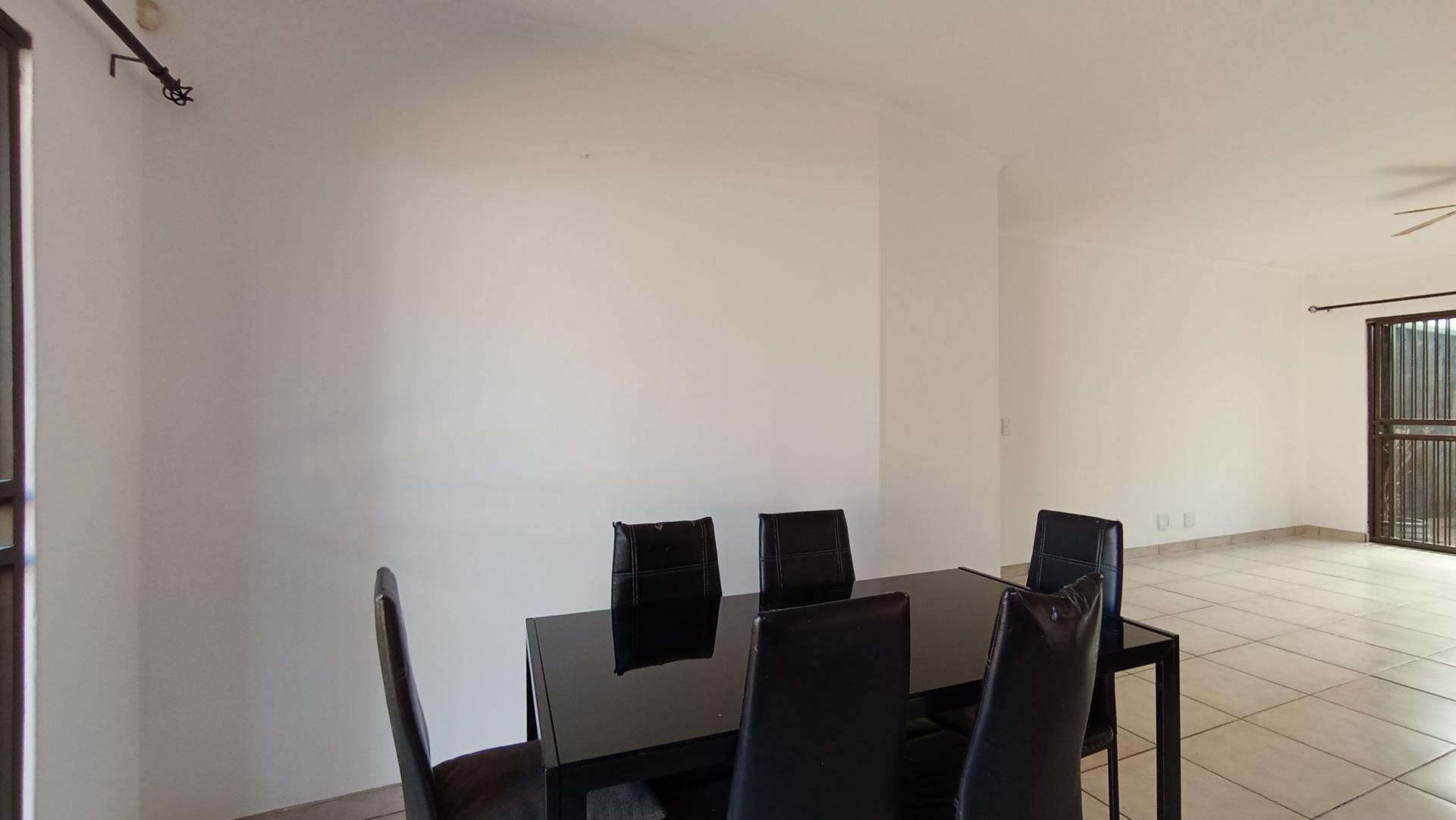 Dining Room - 10 square meters of property in New Redruth