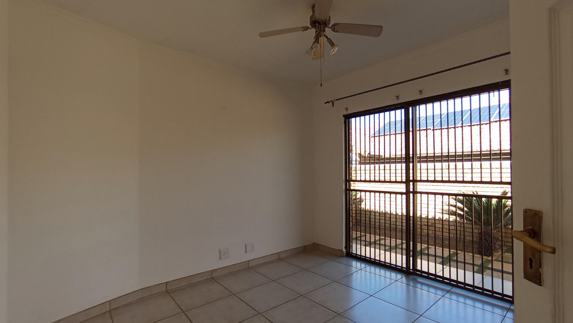 Bed Room 1 - 13 square meters of property in New Redruth