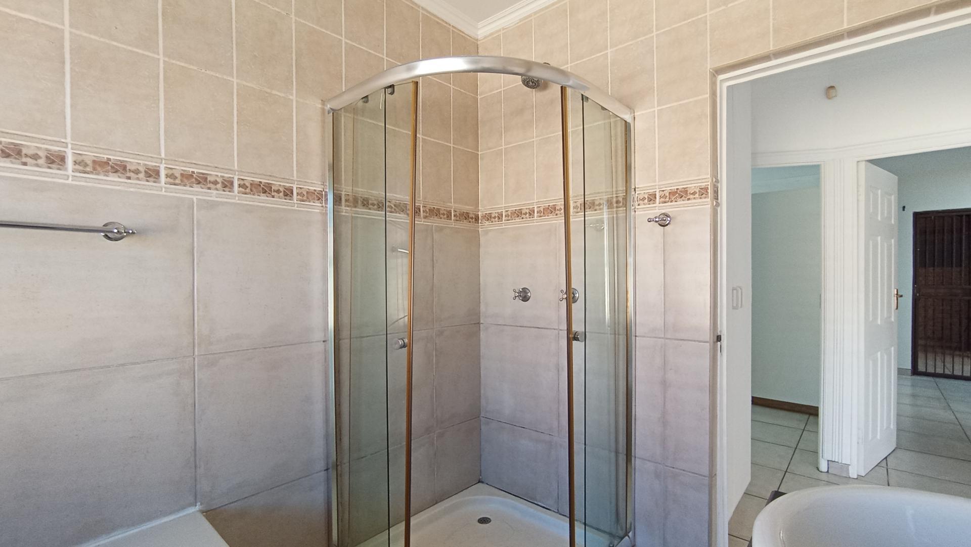 Bathroom 1 - 6 square meters of property in New Redruth