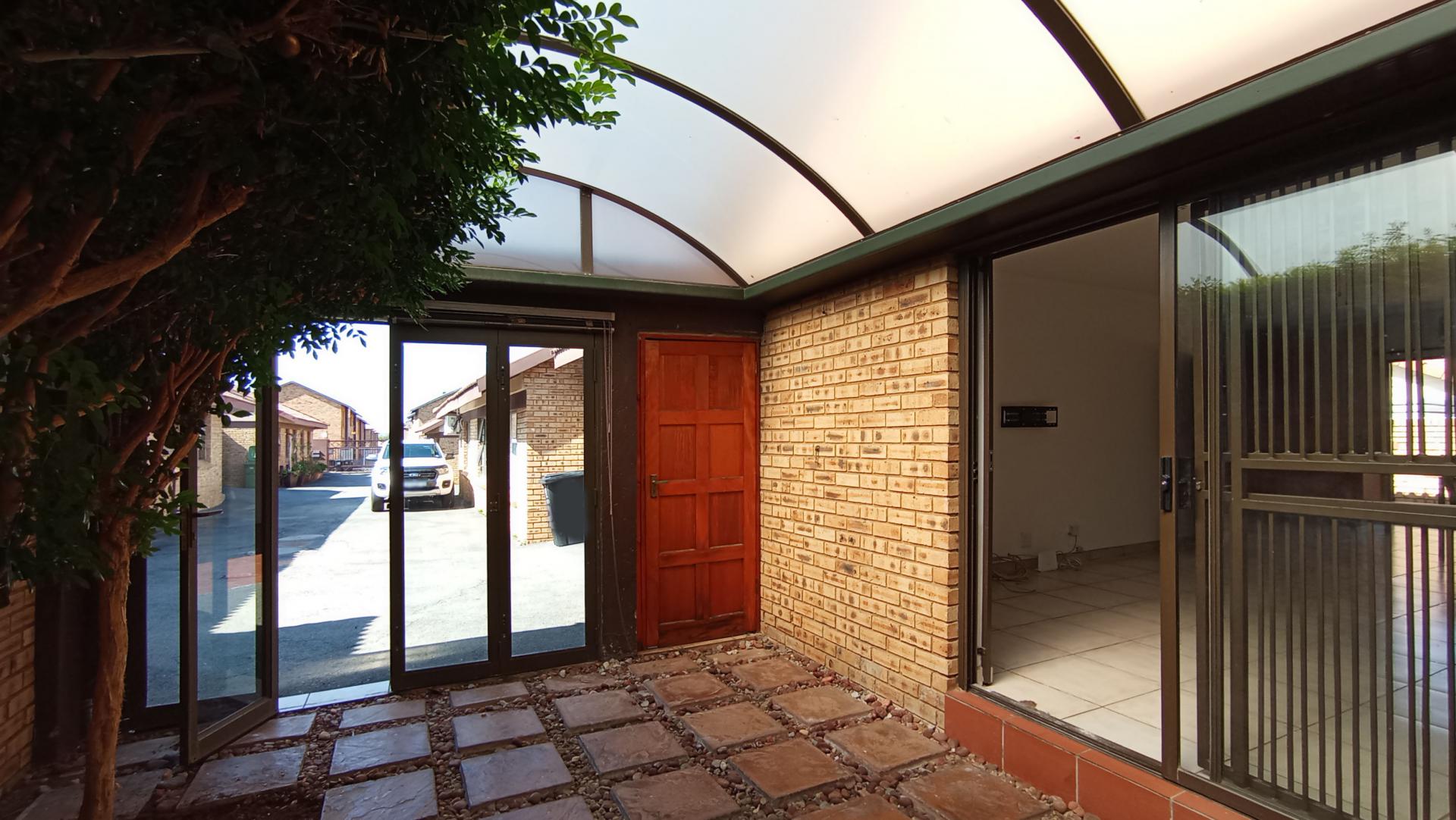 Patio - 17 square meters of property in New Redruth