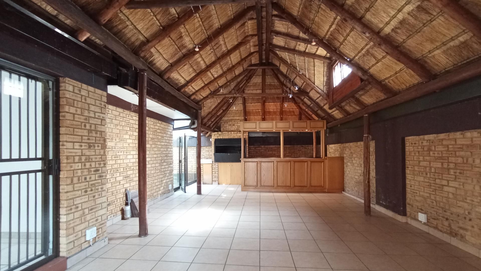 Entertainment - 51 square meters of property in New Redruth