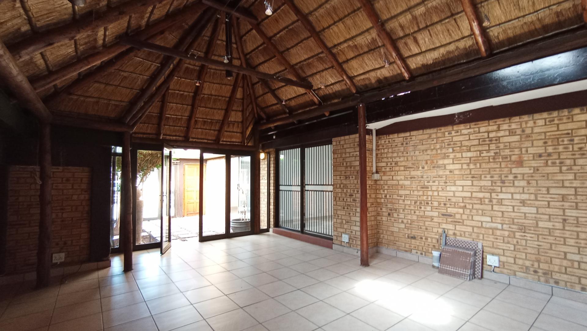 Entertainment - 51 square meters of property in New Redruth