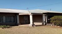 Front View of property in Primrose