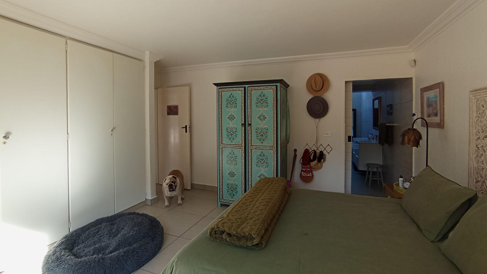 Main Bedroom - 22 square meters of property in Faerie Glen