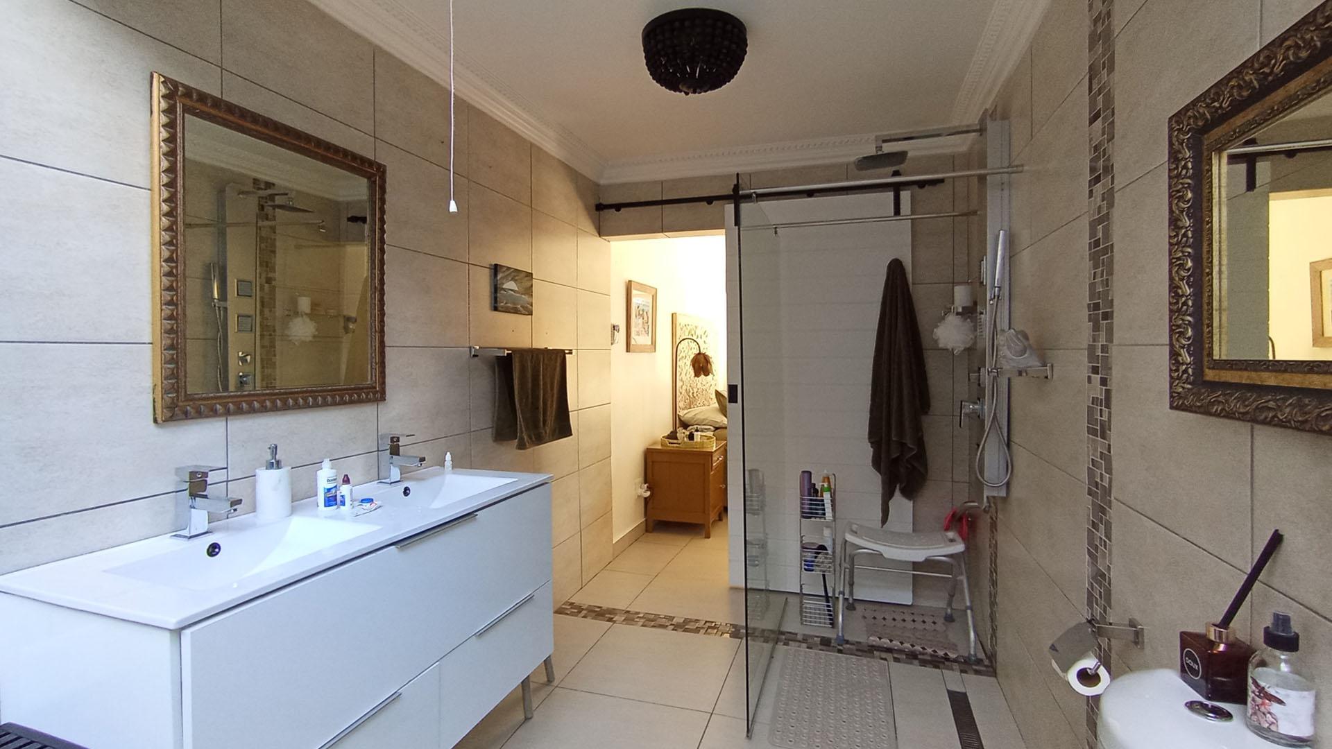 Main Bathroom - 12 square meters of property in Faerie Glen