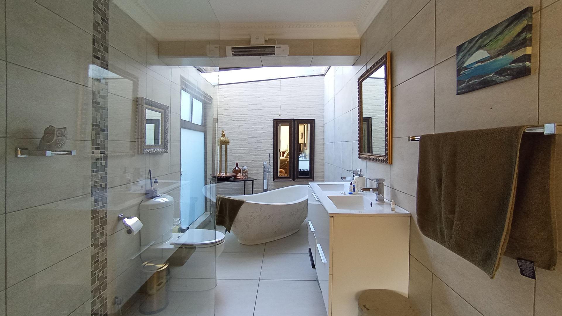 Main Bathroom - 12 square meters of property in Faerie Glen