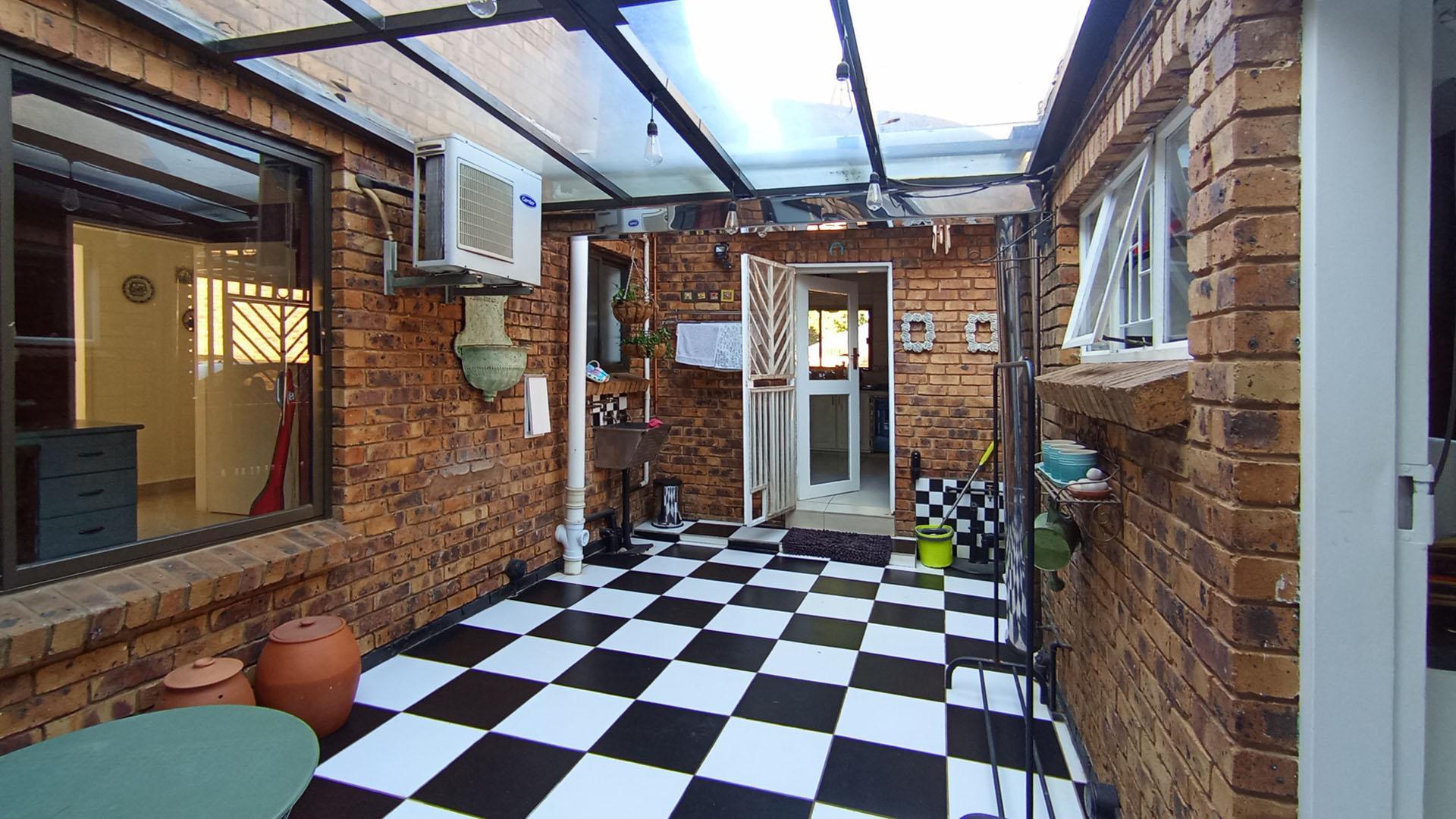 Backyard - 20 square meters of property in Faerie Glen