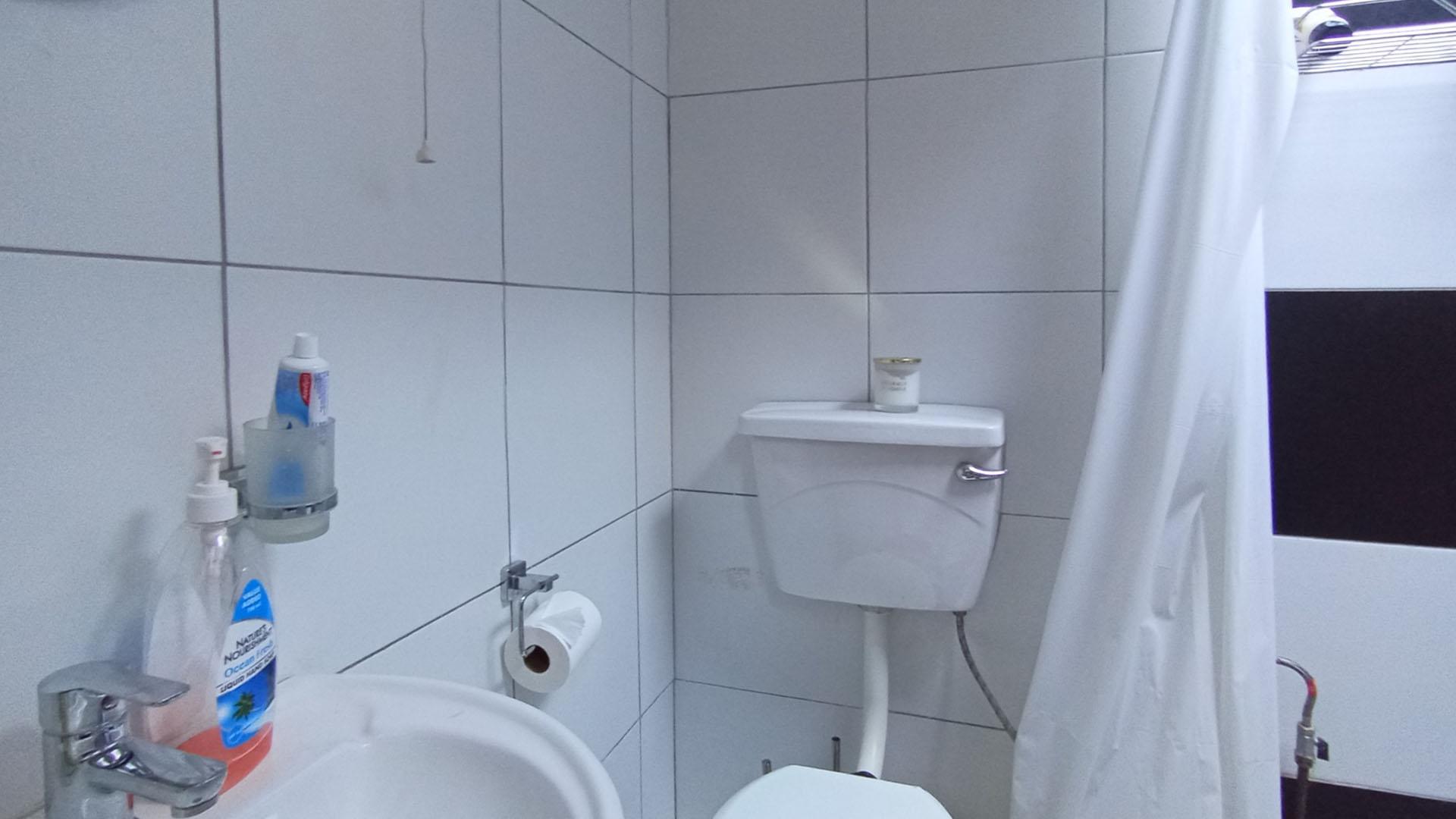 Bathroom 3+ - 5 square meters of property in Faerie Glen