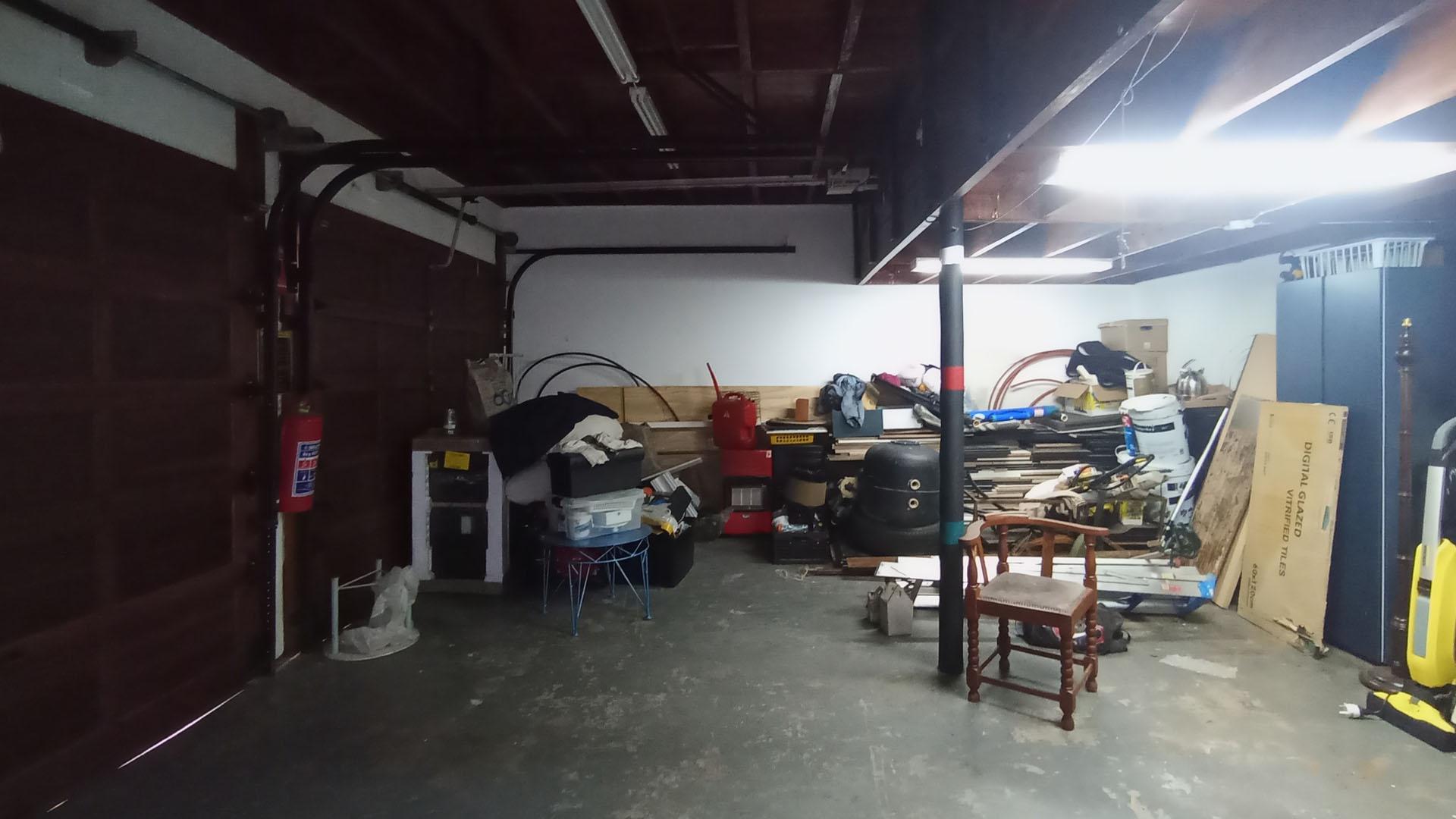 Garage - 41 square meters of property in Faerie Glen