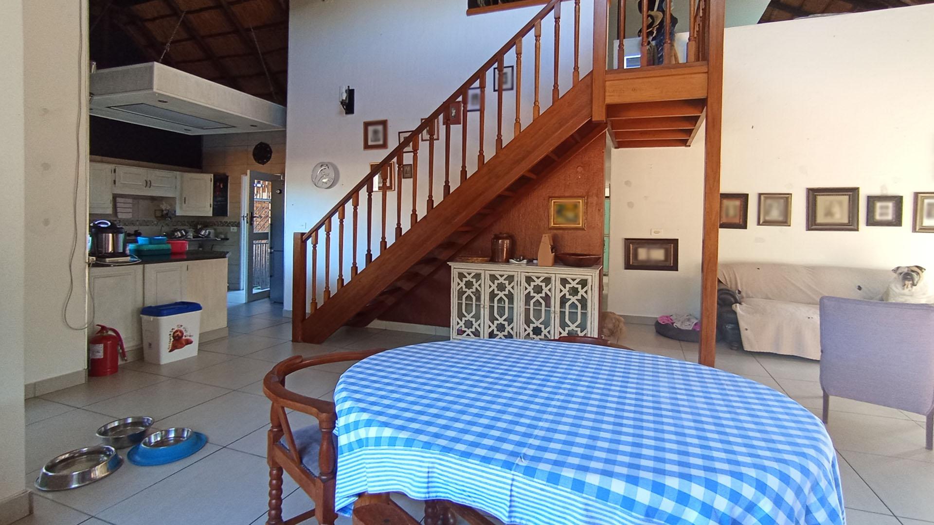 Dining Room - 22 square meters of property in Faerie Glen