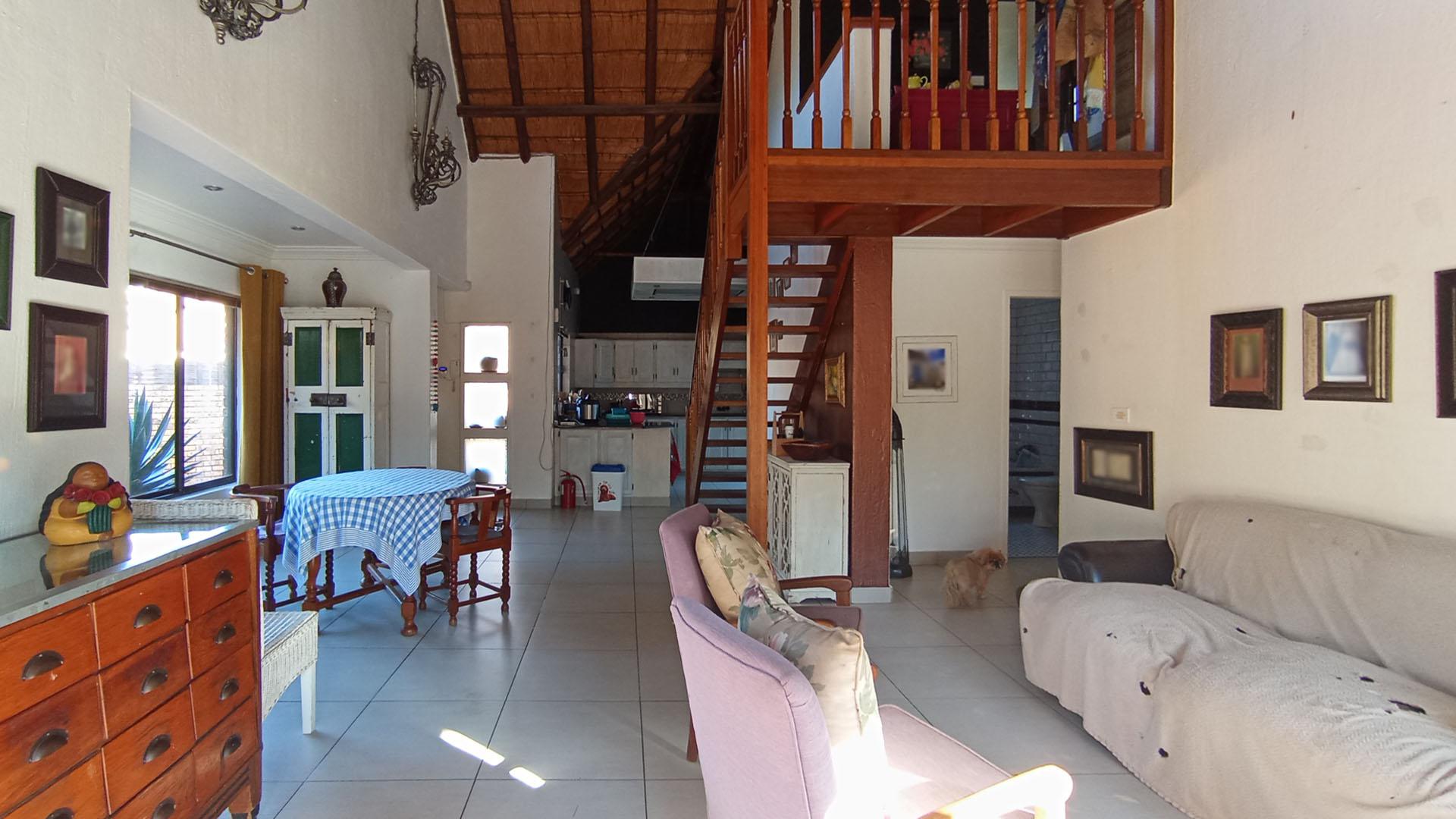 Lounges - 18 square meters of property in Faerie Glen