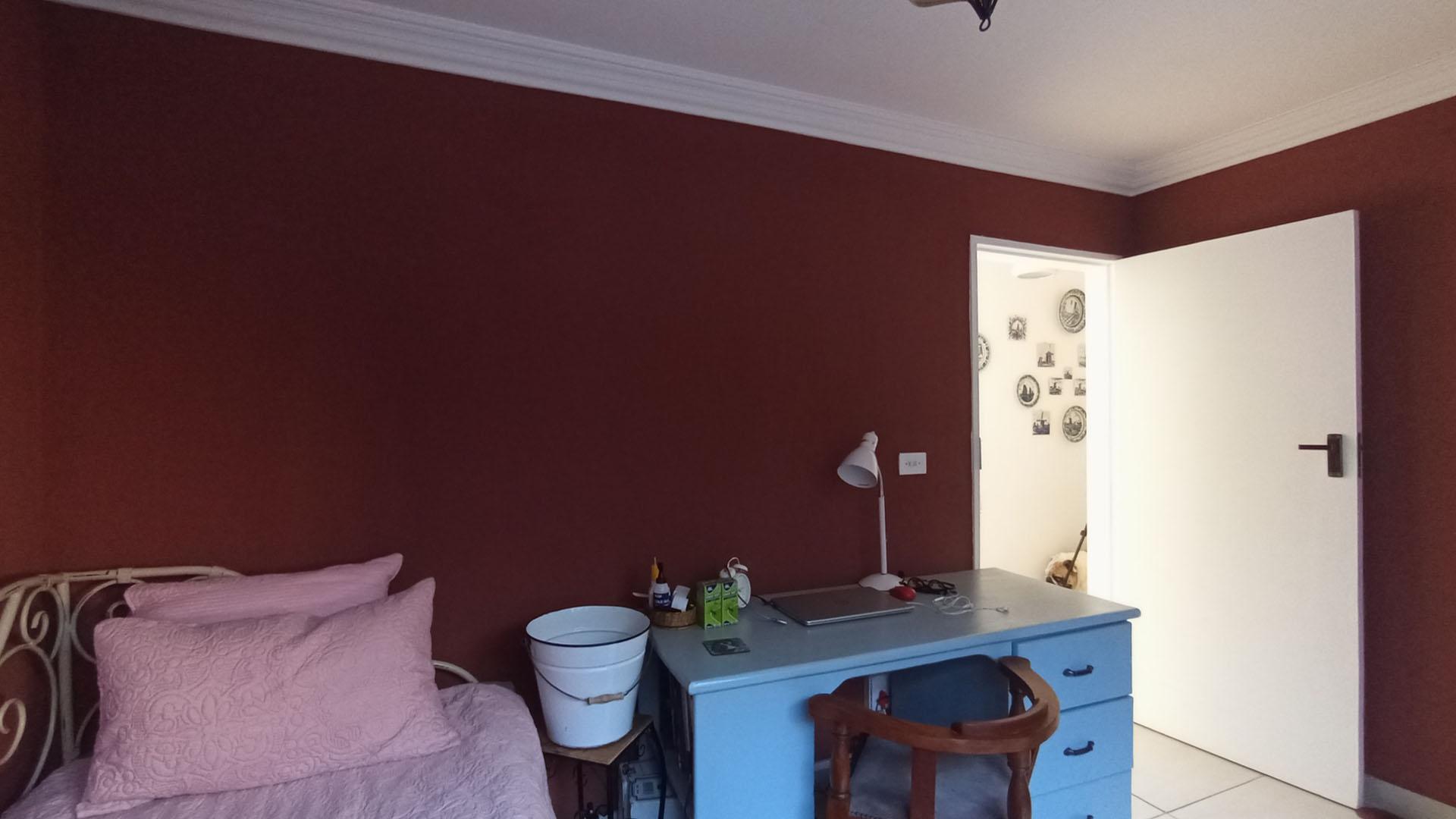 Bed Room 1 - 10 square meters of property in Faerie Glen