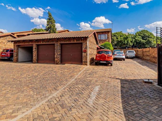 3 Bedroom Duplex for Sale For Sale in Windsor West - MR677363