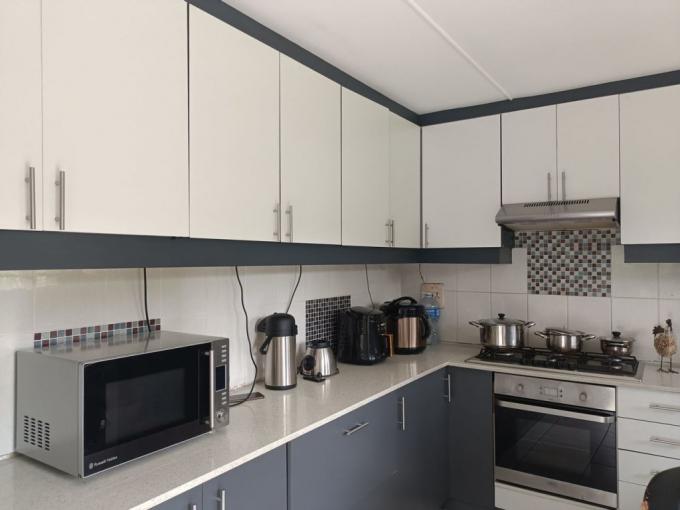 3 Bedroom House for Sale For Sale in Amanzimtoti  - MR677369