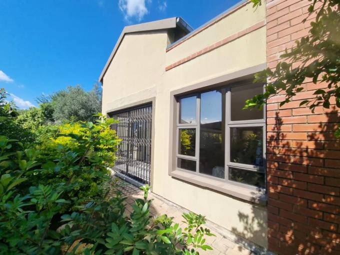 2 Bedroom House for Sale For Sale in Waterval East - MR677380