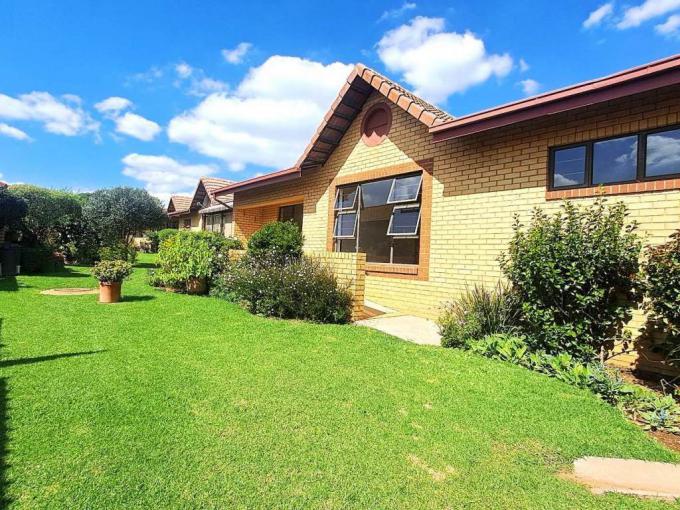 2 Bedroom Simplex for Sale For Sale in Wilropark - MR677387