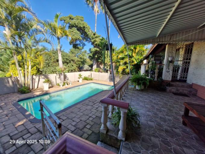 4 Bedroom House for Sale For Sale in Queensburgh - MR677421