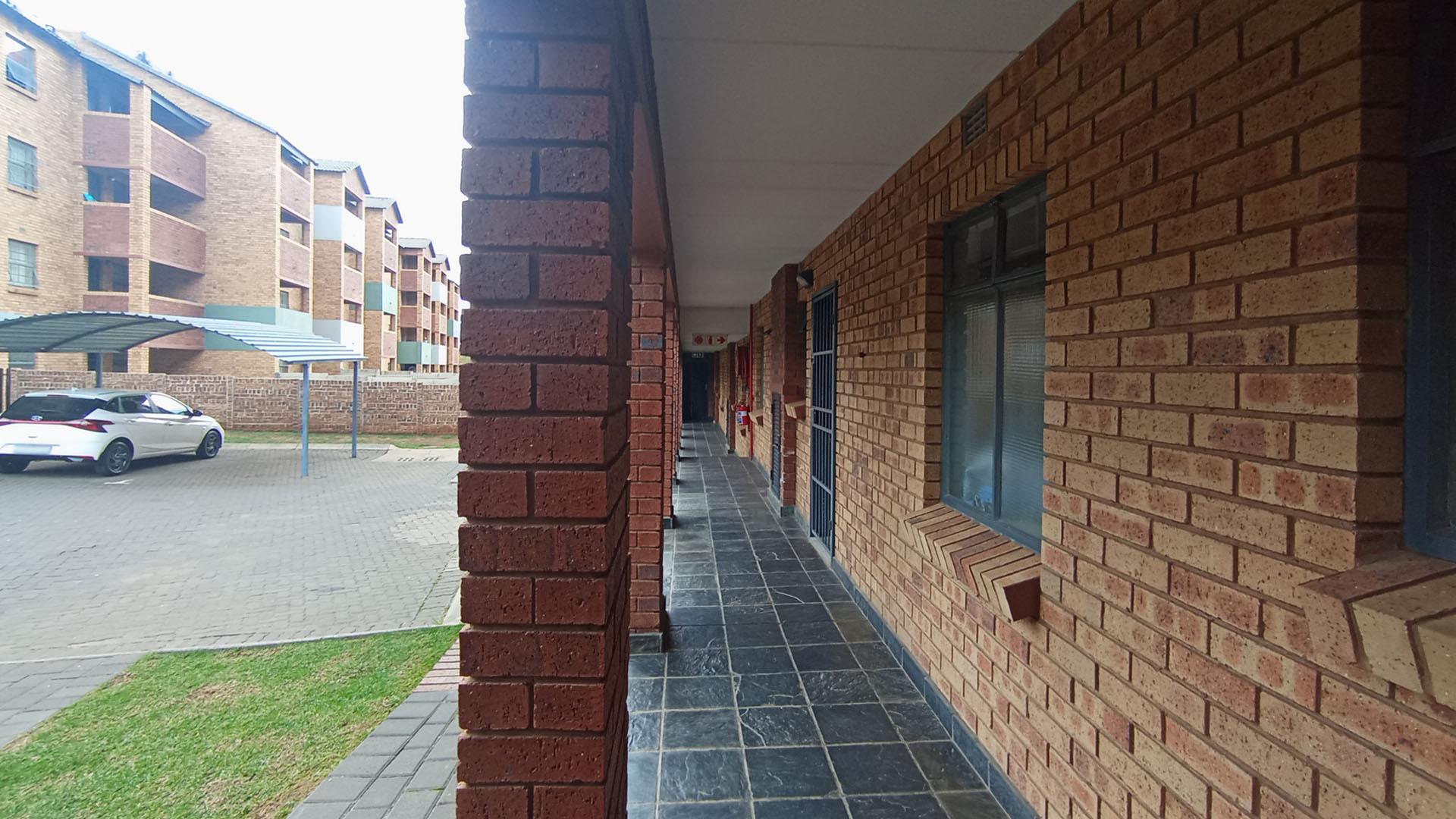 Front View of property in Montana Tuine