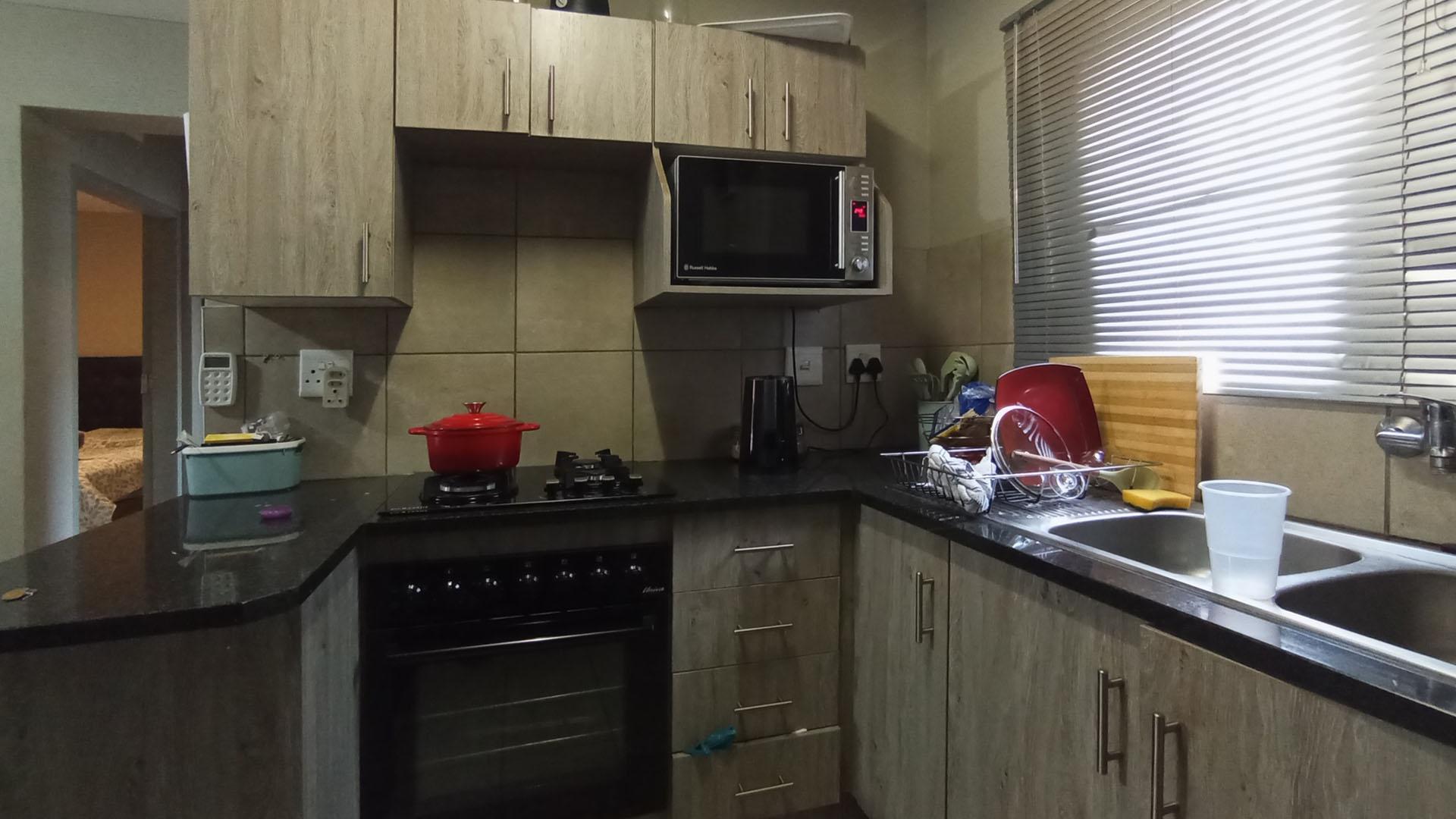 Kitchen - 6 square meters of property in Montana Tuine