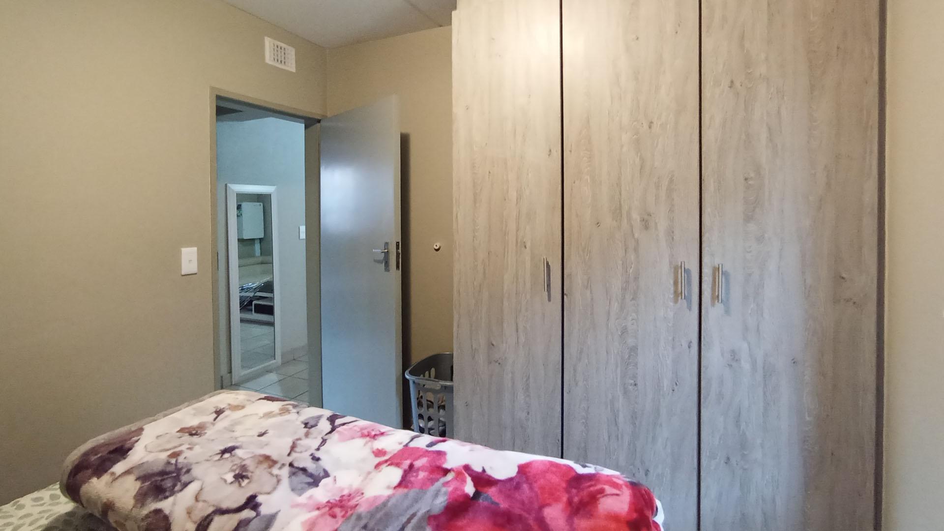 Bed Room 1 - 9 square meters of property in Montana Tuine