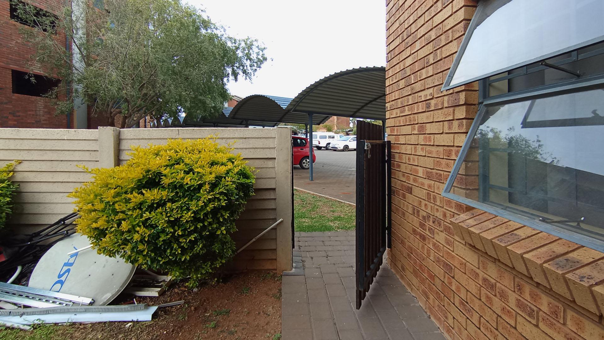 Backyard of property in Montana Tuine