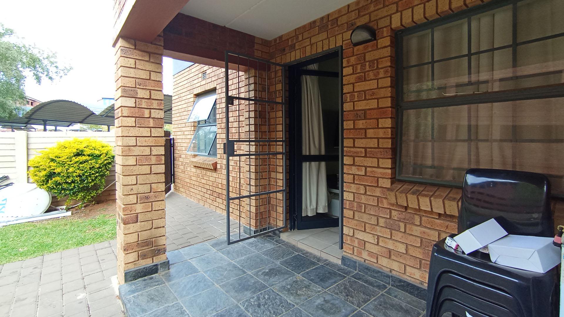 Patio - 5 square meters of property in Montana Tuine