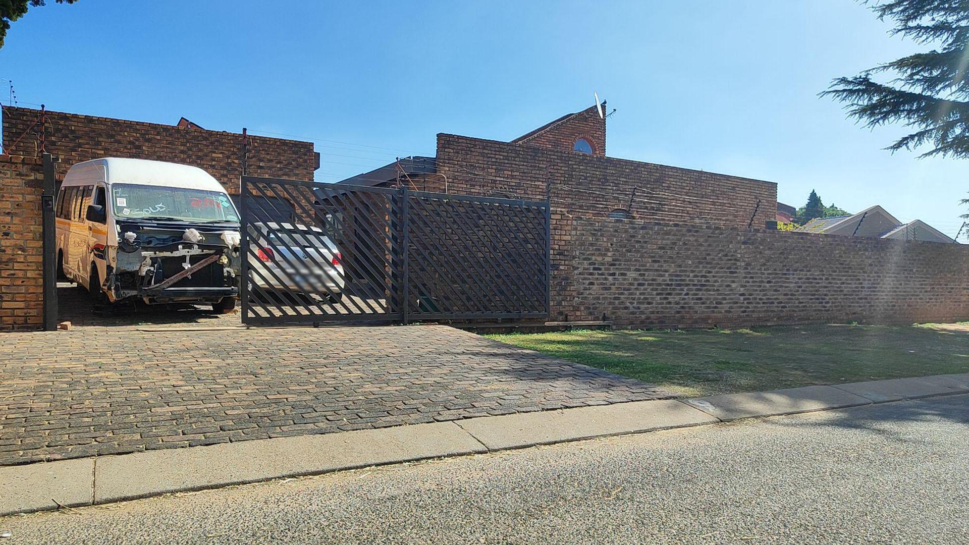 Front View of property in Dalpark