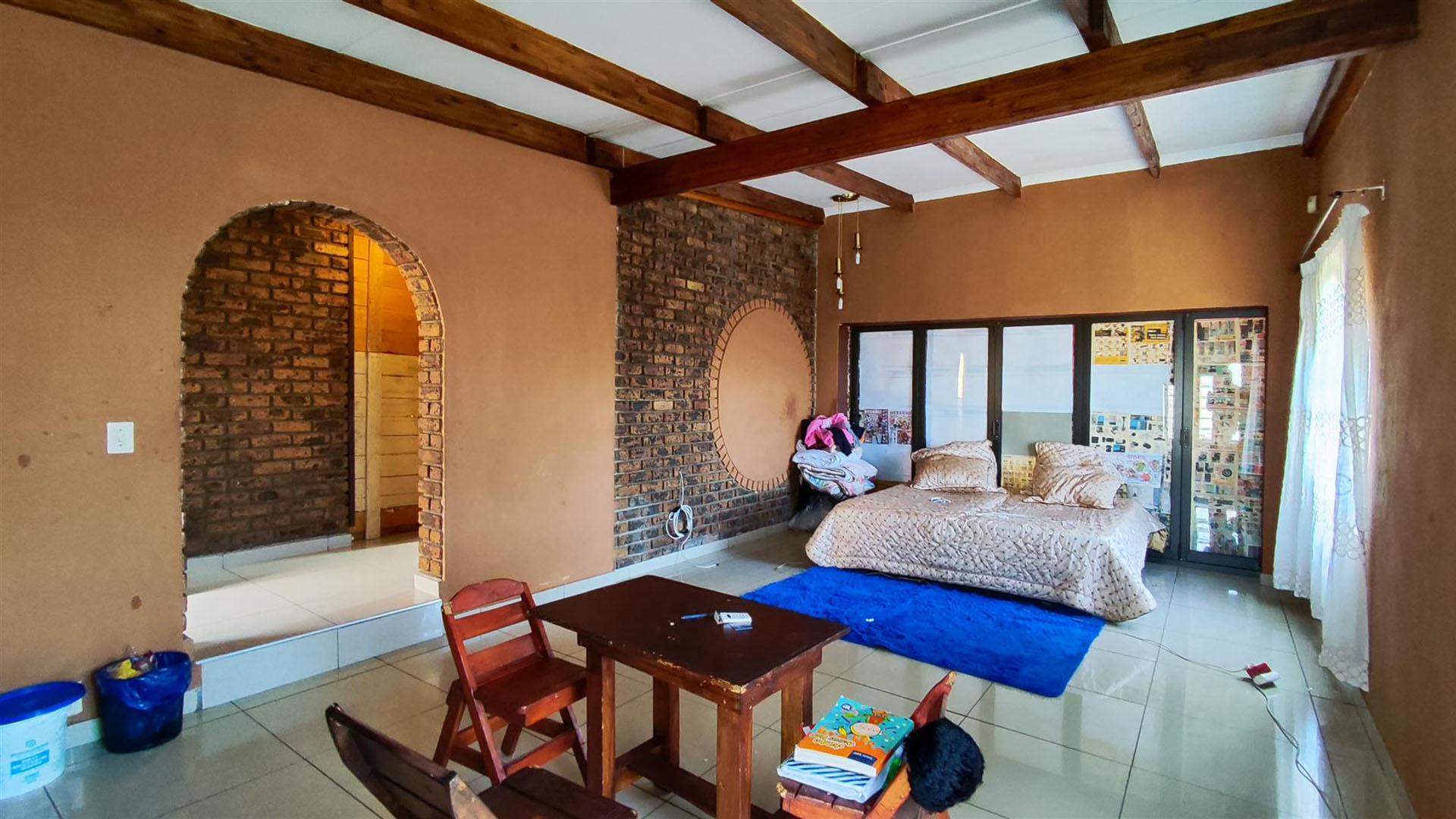 Bed Room 1 - 30 square meters of property in Dalpark