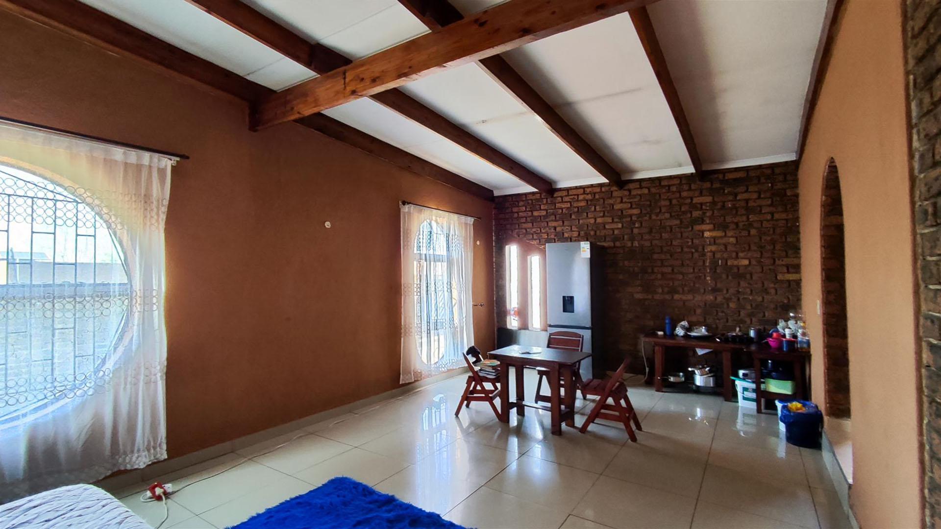 Bed Room 1 - 30 square meters of property in Dalpark
